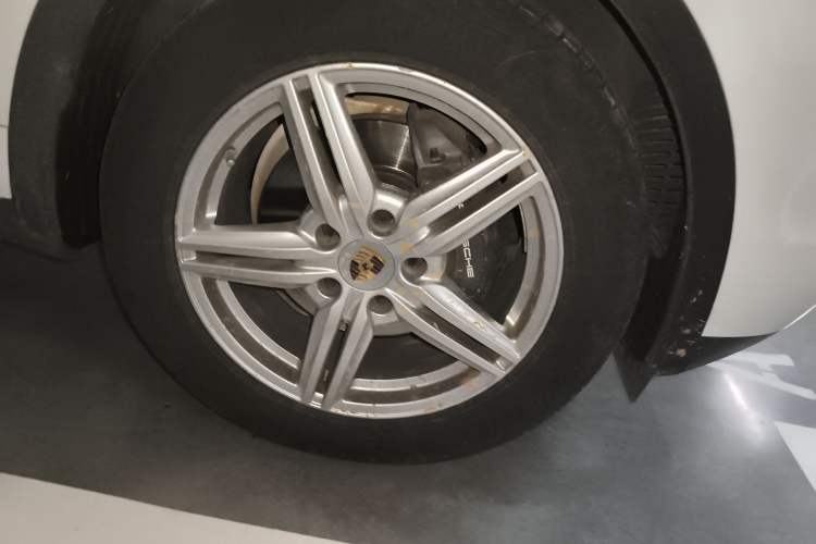 Used Porsche Cayenne 2014 Cayenne Platinum Edition 3.0T