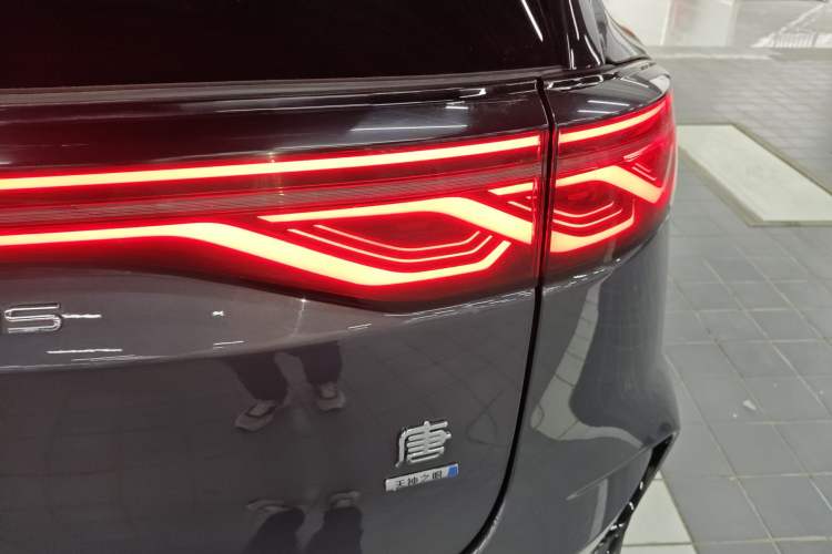 Used BYD Tang New Energy 2025 Intelligent Driving Version DM-i 115KM Flagship Edition Right Rear Taillight