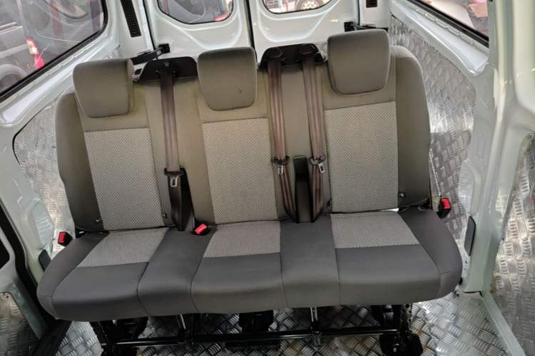 Used Ford Transit 2019 2.0T Diesel Multi-Purpose Commercial Vehicle Mid-Drive Mid-Roof 6-Seater China VI Standard Left Rear Seat