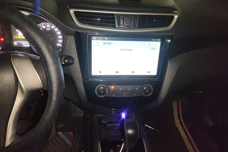 Used Nissan Qashqai 2016 2.0L CVT Elite Edition Audio And AC Panel