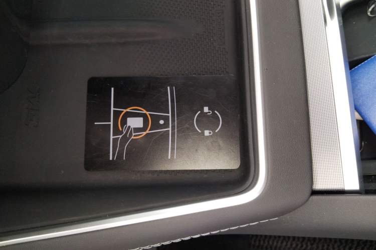 Used Tesla Model Y 2025 Rear-Wheel-Drive Version