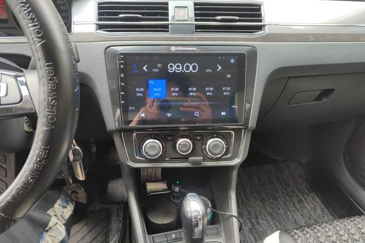 Used Volkswagen Santana 2018 1.5L Automatic Comfort Edition Audio And AC Panel