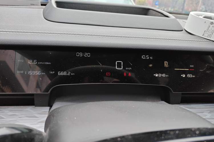 Used NETA S 2022 Extended-Range Version 1160 km Rear-Drive Big Edition Odometer Close Up