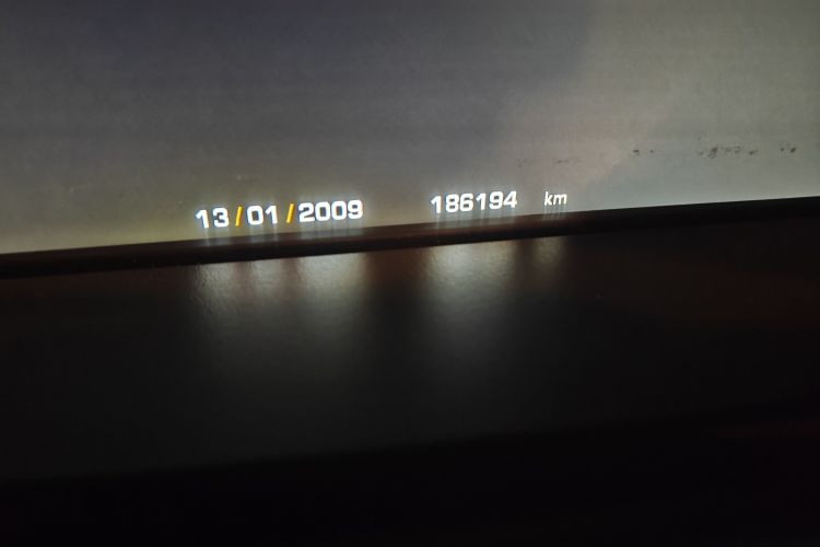 Used Land Rover Range 2011 5.0 SC V8 Odometer Close Up