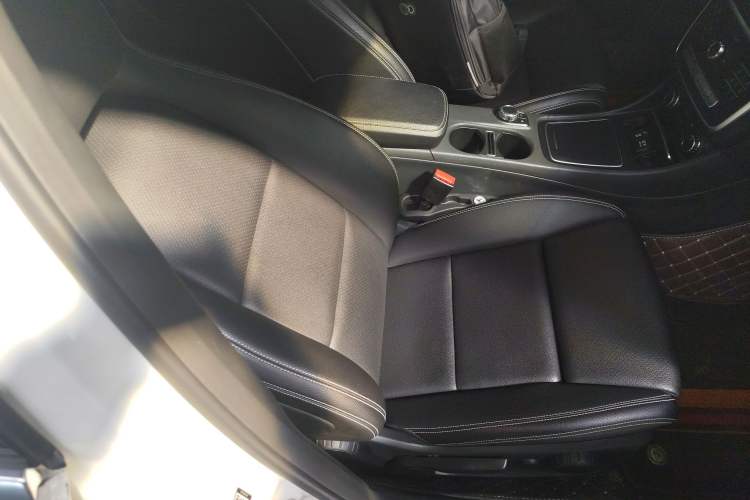 Used Mercedes-Benz GLA 2018 GLA 200 Sport Edition Right Front Seat