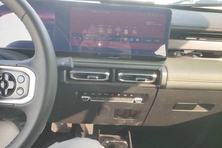Used Baojun Spark 2023 Flagship Edition Audio And AC Panel