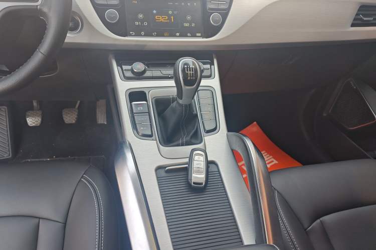 Used Geely Auto Emgrand X7 Sport 2016 2.0L Manual Smart Connect Version Gear Lever