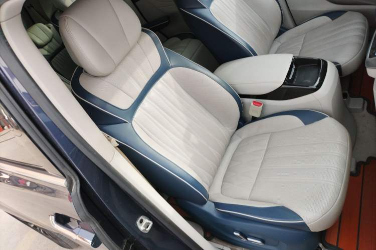 Used Roewe iMAX8 2022 400TGI Celebration Edition
