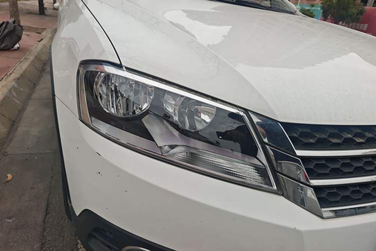 Used Volkswagen Cross Lavida 2014 1.4TSI DSG Right Front Headlight