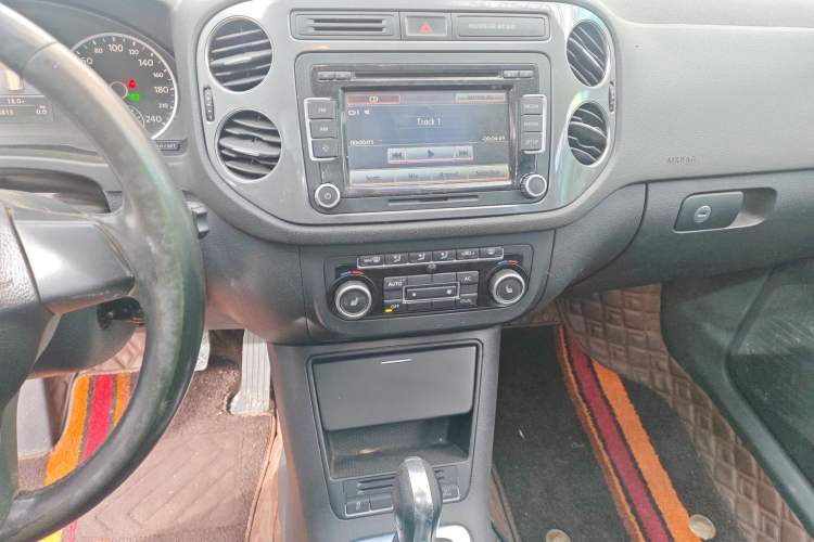 Used Volkswagen Tiguan 2012 2.0 TDI Comfort Edition Audio And AC Panel