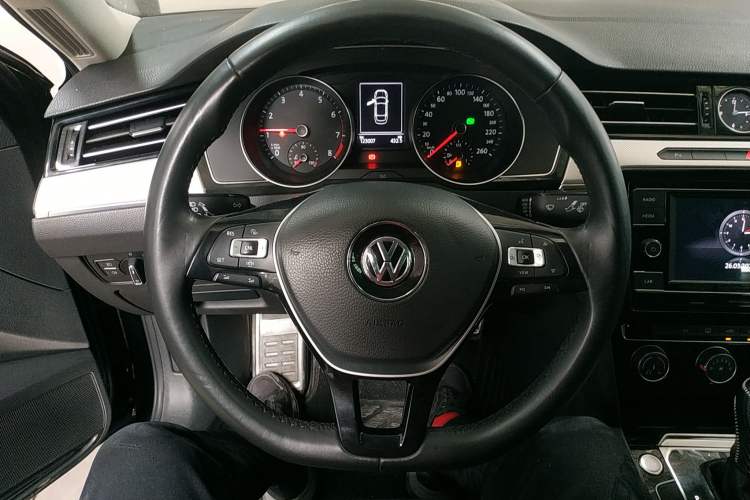 Used Volkswagen Magotan 2019 330TSI DSG Leading Edition China V Standard Steering Wheel