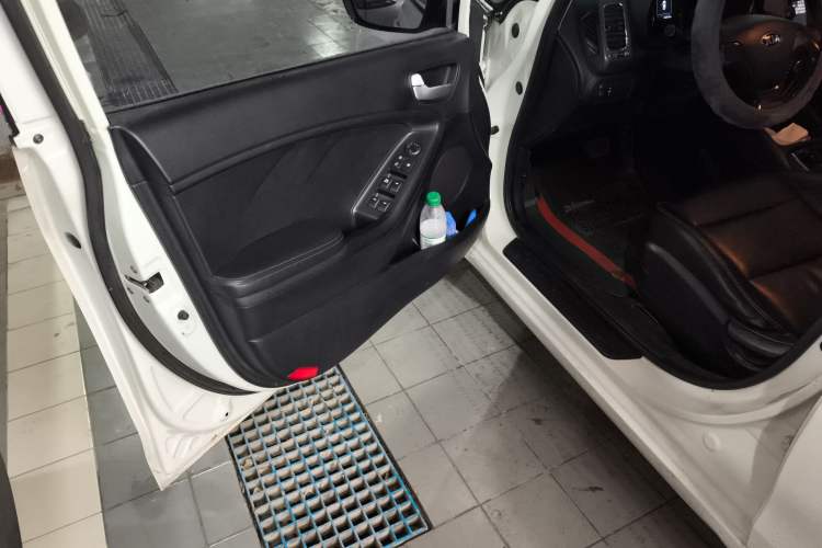 Used Kia K3 2016 1.6L Automatic with Sunroof
