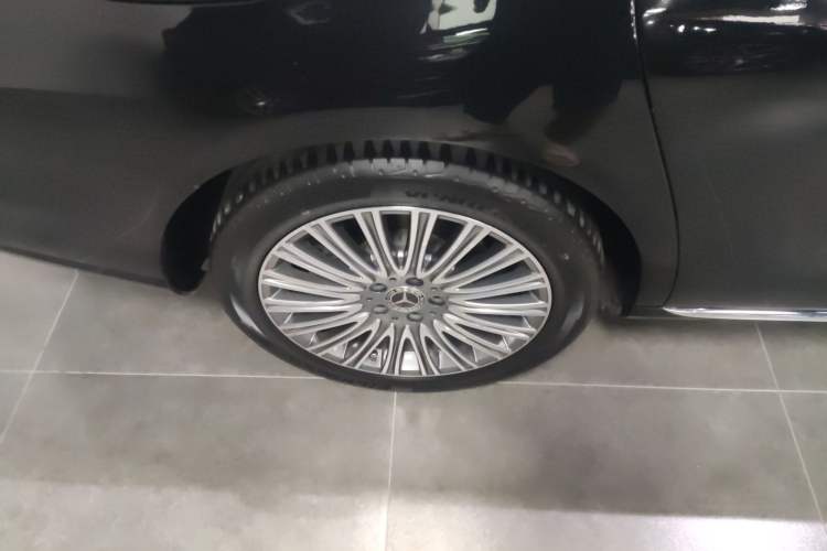 Used Mercedes-Benz E-Class 2022 Second Facelift E 300 L Luxury Edition
