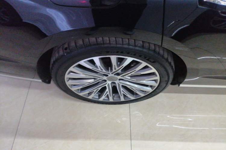 Used Audi A8 2019 Facelifted Plus A8L 50 TFSI quattro Comfort Version Right Rear Wheel Hub