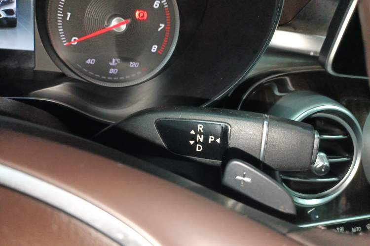 Used Mercedes-Benz GLC 2018 GLC 260 4MATIC Dynamic Edition Gear Lever