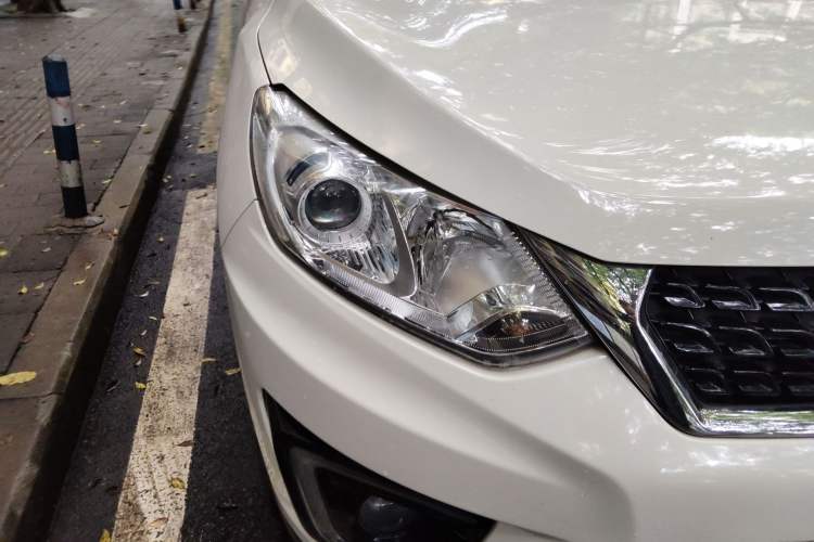 Used BAIC Senova X35 2016 1.5L Automatic Luxury Edition Right Front Headlight