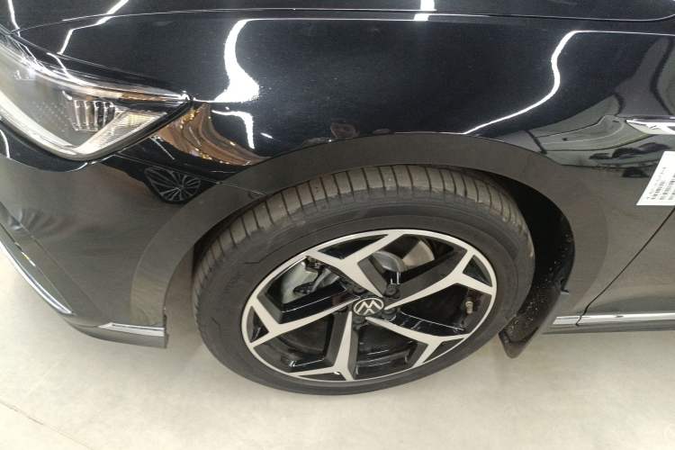 Used Volkswagen Magotan 2023 2 Million Units Commemorative Edition 330TSI DSG Luxury Version Left Front Wheel Hub