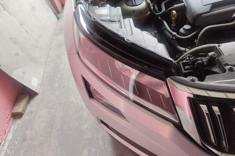 Used Skoda Kodiaq 2017 TSI330 5-seat Two-Wheel Drive Comfort Edition Right Front Headlight