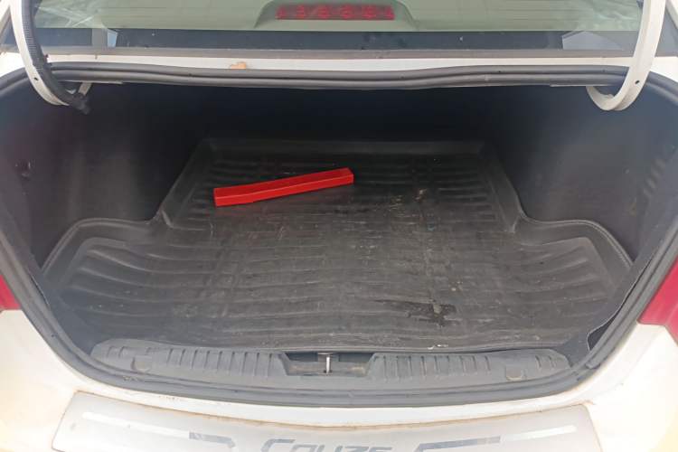 Used Chevrolet Cruze 2015 1.5L Classic SE AT Trunk