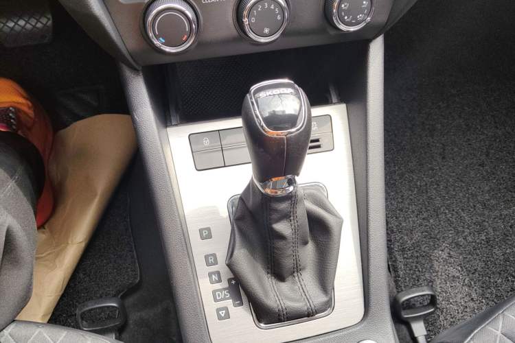 Used Skoda Octavia 2018 1.6L Automatic Luxury Edition