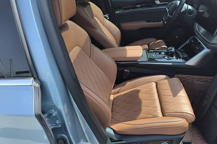 Used BYD Tang New Energy 2023 DM-i Champion Edition 112KM Prestige Model Right Front Seat