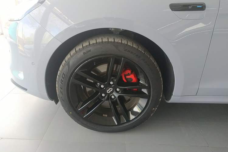 Used Hima AITO M5 2025 Extended-Range Ultra All-Wheel-Drive Version Left Front Wheel Hub