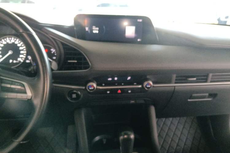 Used Mazda 3 Axela 2020 1.5L Automatic Luxury Version Audio And AC Panel