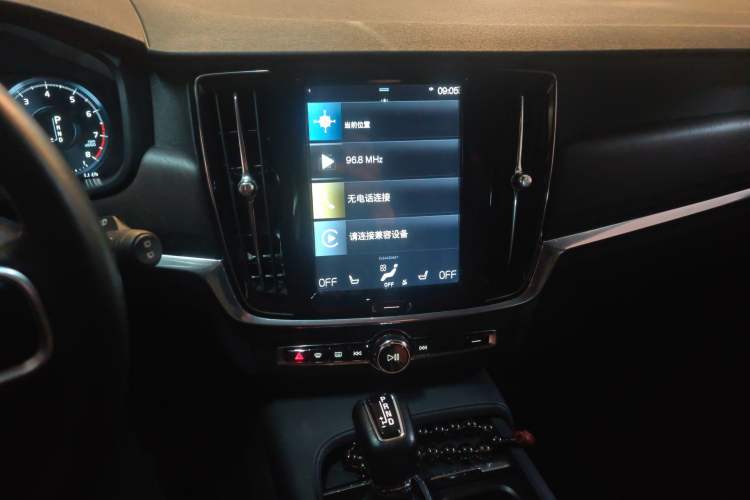 Used Volvo V90 2017 Cross Country T5 AWD Smart Range Edition