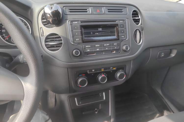 Used Volkswagen Tiguan 2013 1.8TSI Automatic Two-Wheel Drive Trend Edition Audio And AC Panel