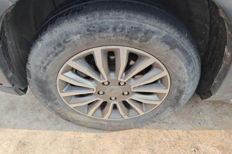 Used Haval H6 2015 Sport Edition 1.5T Automatic Two-Wheel Drive Luxury Model Left Front Wheel Hub