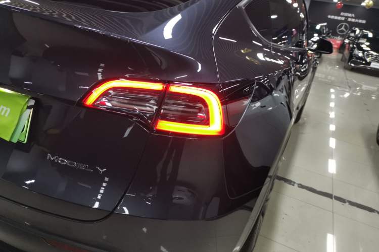 Used Tesla Model Y 2024 Rear-Wheel-Drive Version Exterior 3