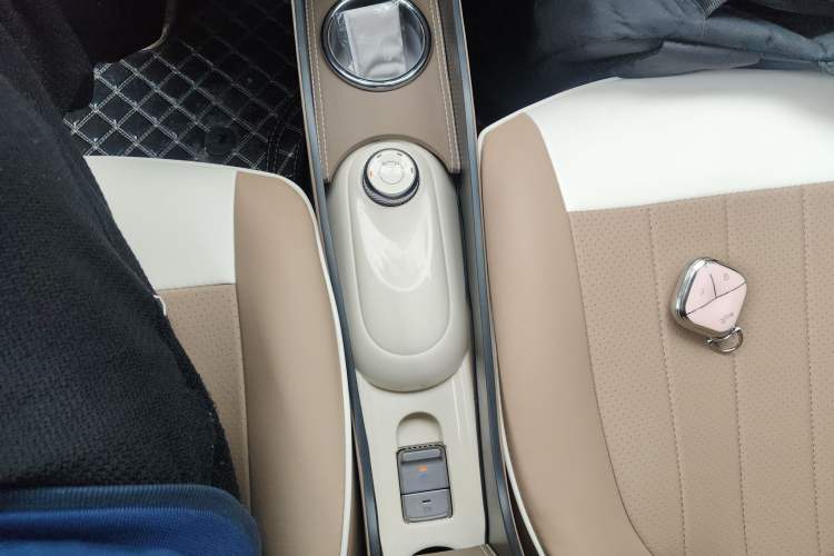 Used Wuling Hongguang MINIEV 2025 Four-Door Version Zhenxiang+ Edition Gear Lever