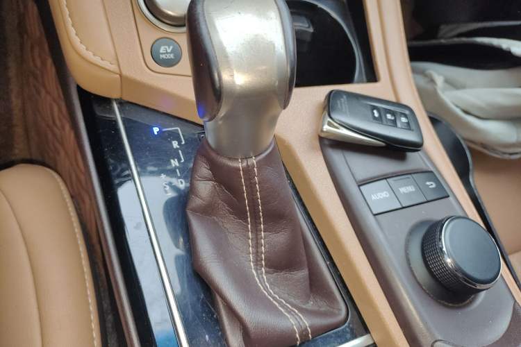 Used Lexus ES 2015 300h Comfort Edition
