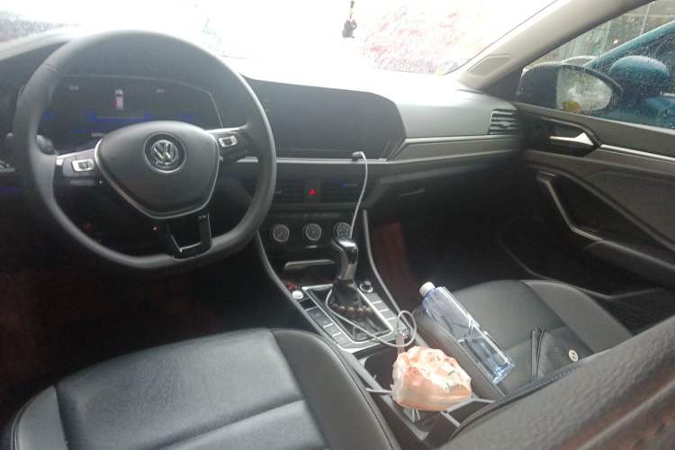 Used Volkswagen Sagitar 2021 280TSI DSG 30th Anniversary Edition Center Console