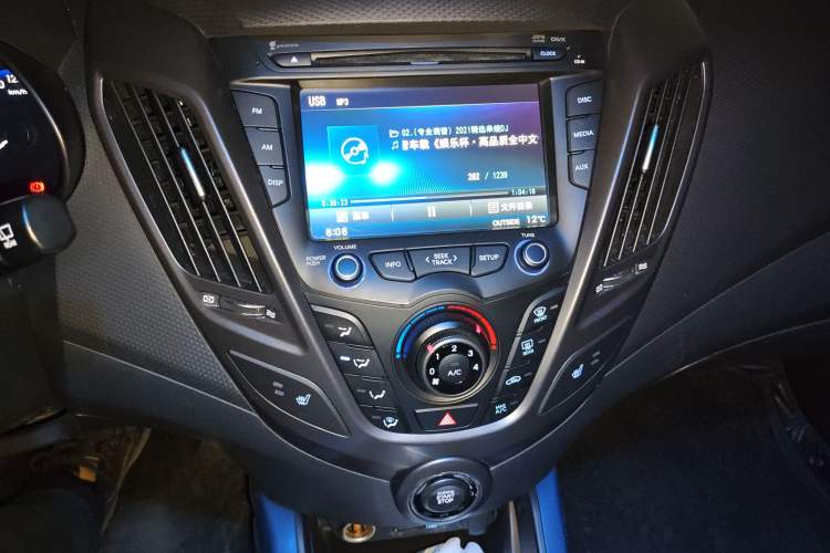 Used Hyundai Veloster 2012 1.6T Automatic Luxury Edition Audio And AC Panel