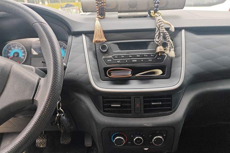 Used Jinbei Gold Hiace 2023 1.5L Passenger Vehicle Engineering Lion 5/6/7 Seater