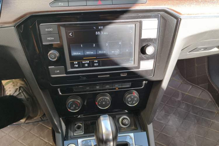 Used Volkswagen Magotan 2018 330TSI DSG Advanced Model Audio And AC Panel