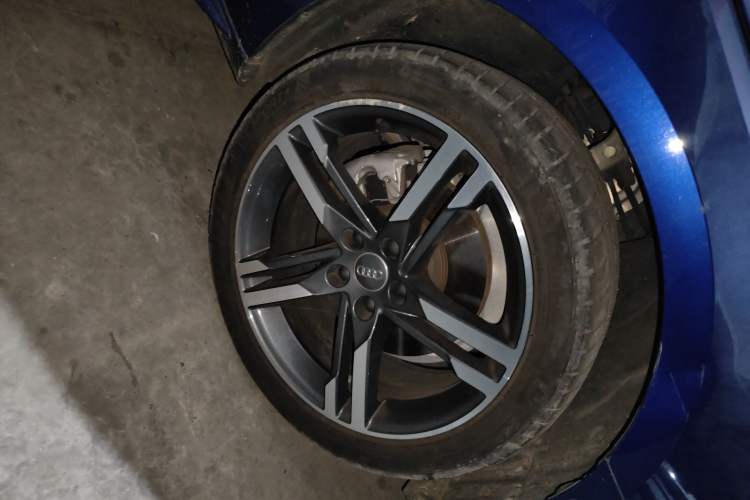 Used Audi A4L 2020 40 TFSI quattro Luxury Dynamic Model Right Front Wheel Hub