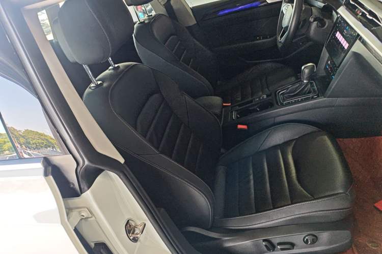 Used Volkswagen FAW-Volkswagen CC 2023 Hunting Vehicle 380TSI Hunter's Heart Edition
