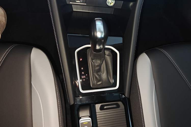 Used Jetta VS7 2026 Model, 280TSI Automatic Pioneer Edition Gear Lever