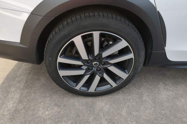 Used Volvo V90 2024 Cross Country B5 AWD Prestige Edition