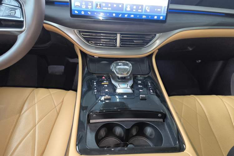 Used Denza D9 2024 DM-i 980 Four-Wheel Drive Flagship Model