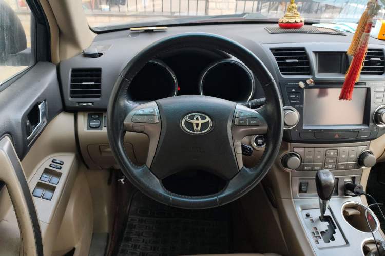 Used Toyota Highlander 2011 2.7L Two-Wheel Drive 7-Seater Luxury Edition
