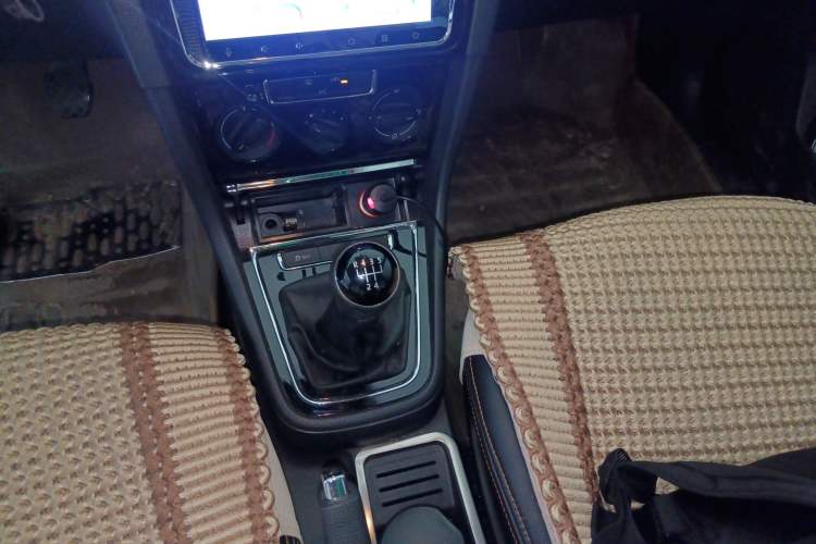 Used Volkswagen Bora 2015 Value Edition 1.6L Manual Fashionable Style
