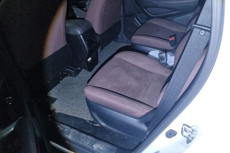 Used CHANGAN OSHAN A800 2017 1.6L Manual Comfort Model Left Rear Seat