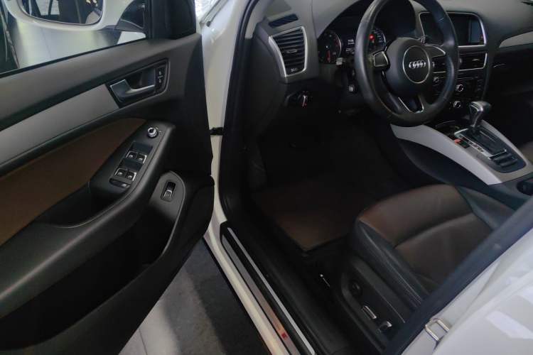 Used Audi Q5 2017 Plus 40 TFSI Ambition Model