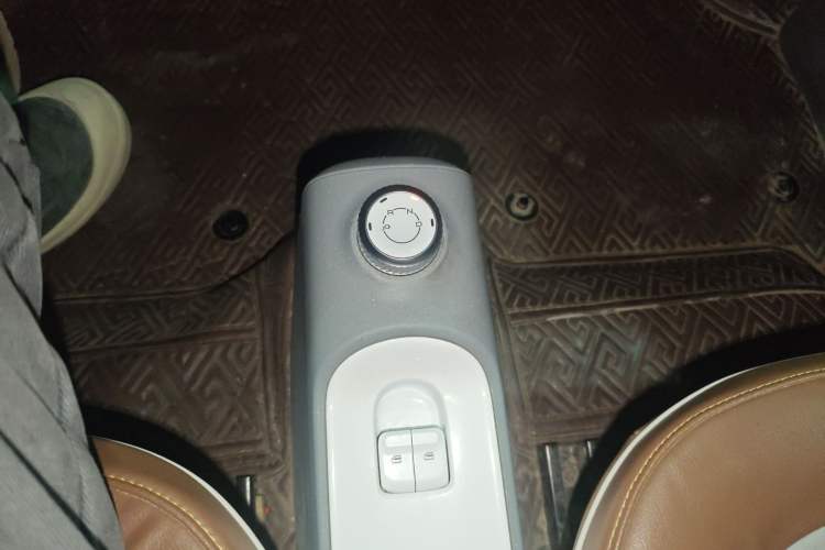 Used Wuling Hongguang MINIEV 2022 GAMEBOY 300km Enthusiast Model with Lithium Iron Phosphate
