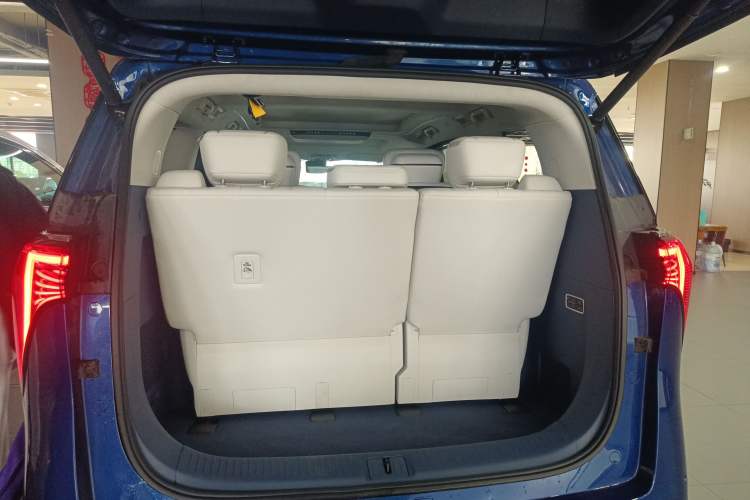 Used Buick Century 2025 2.0T Seven-Seater Yinshi Edition Trunk