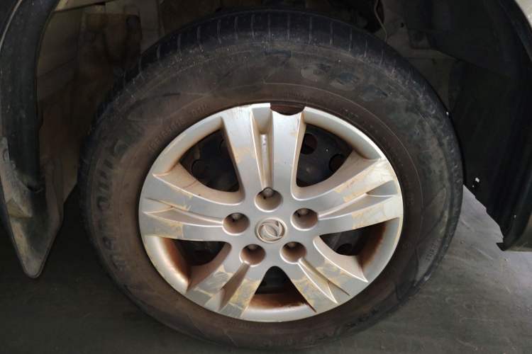 Used FORTHING Lingzhi 2017 V3 1.5L 7-seater Standard Model Right Front Wheel Hub