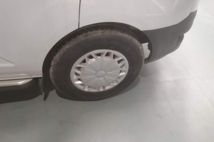 Used Ford Transit 2019 2.0T Diesel Van Mid-Chassis Mid-Roof 3-Seater China VI Standard
